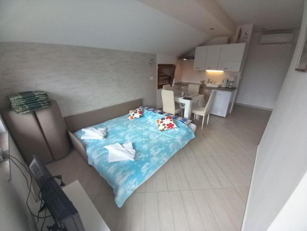 Apartmani Gracijela カルロバッグ エクステリア 写真