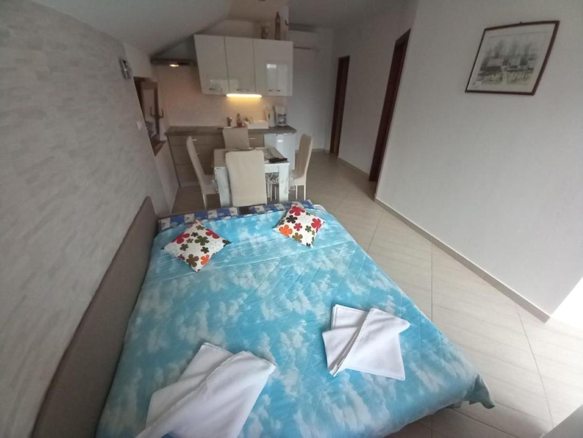 Apartmani Gracijela カルロバッグ エクステリア 写真